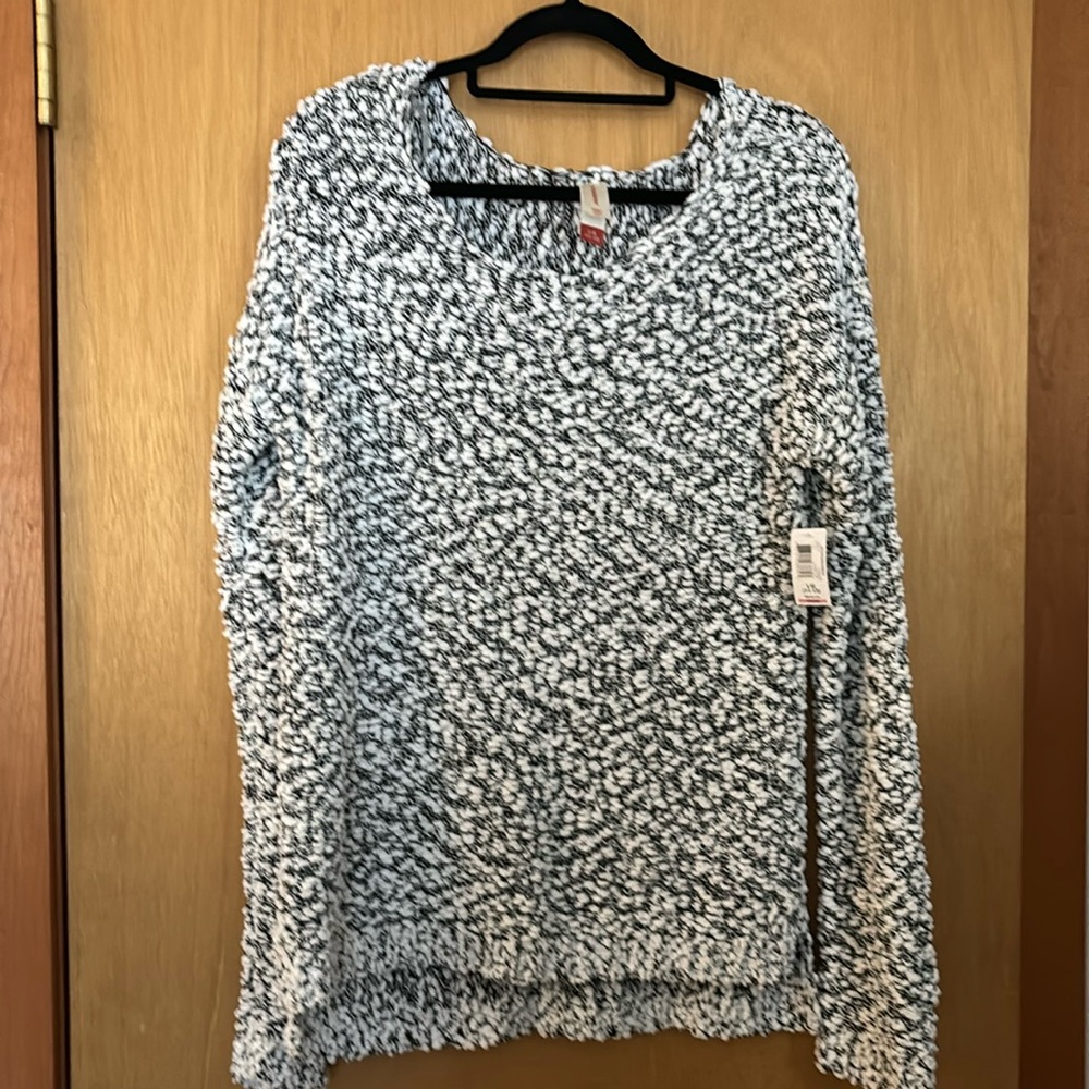 No Boundaries Sz Lg pull over sweater